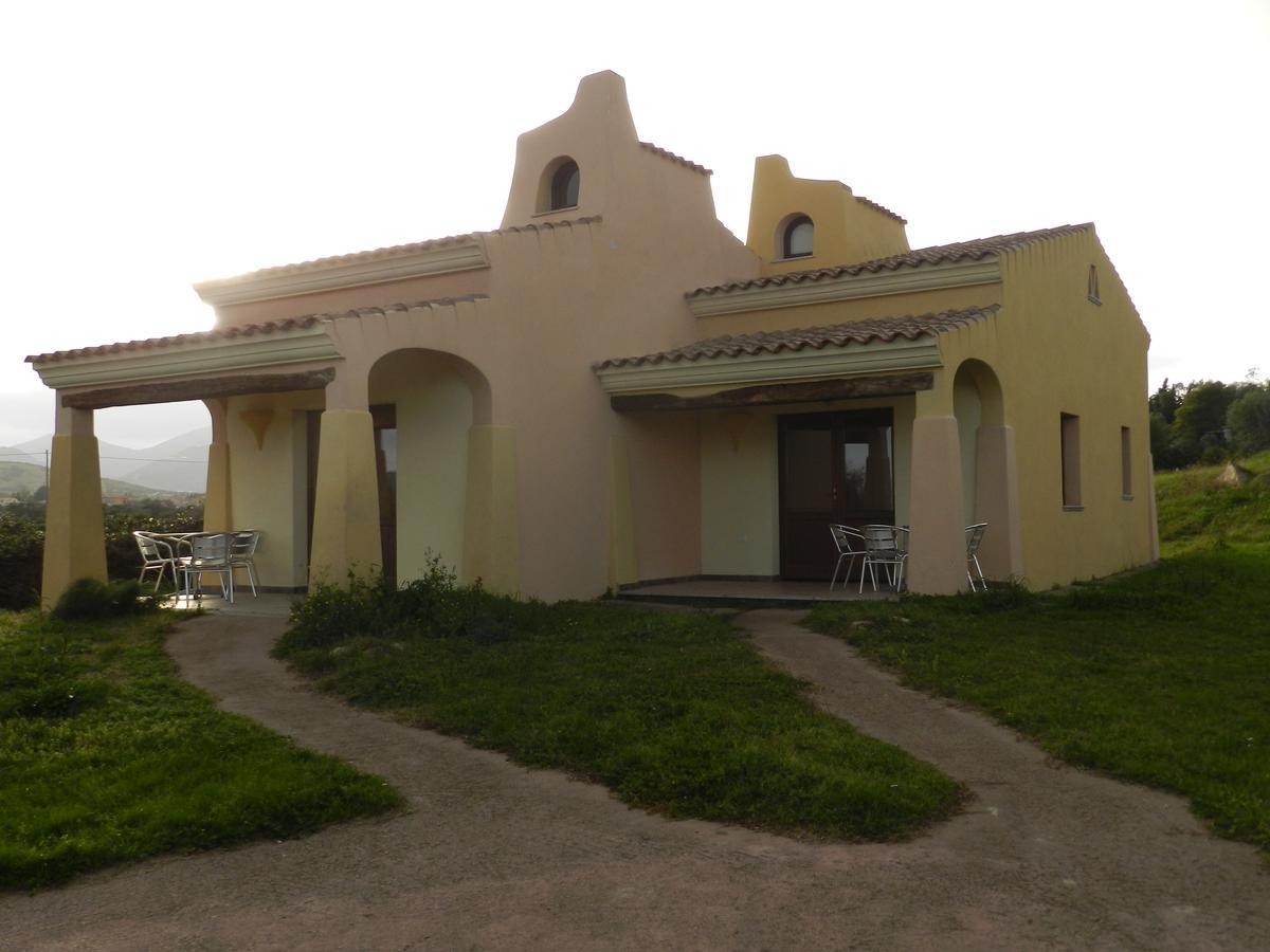 Hotel Minnia Budoni Exterior photo