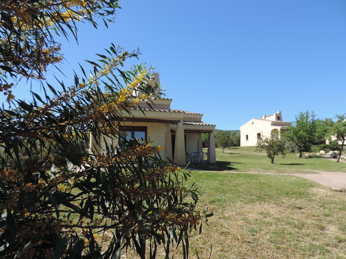 Hotel Minnia Budoni Exterior photo
