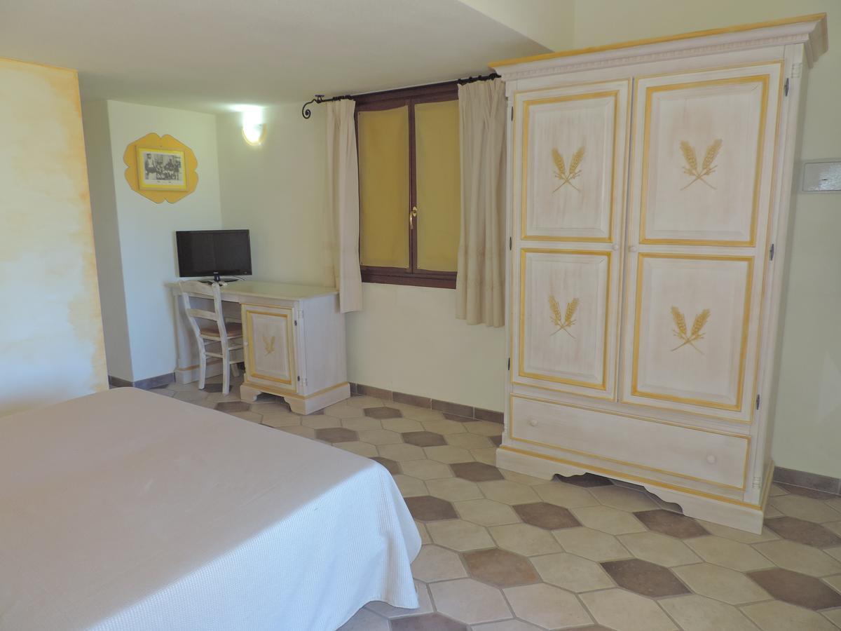 Hotel Minnia Budoni Exterior photo