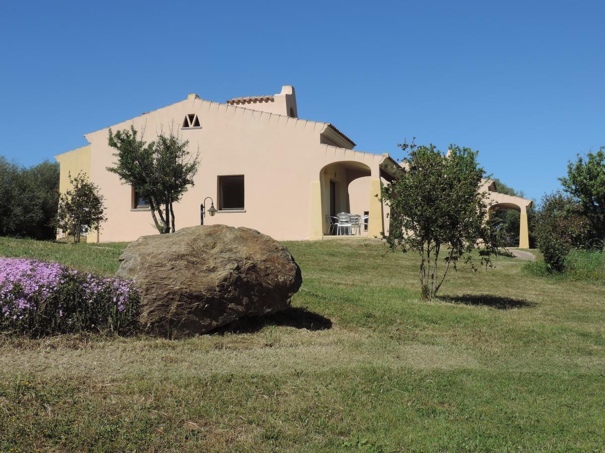 Hotel Minnia Budoni Exterior photo
