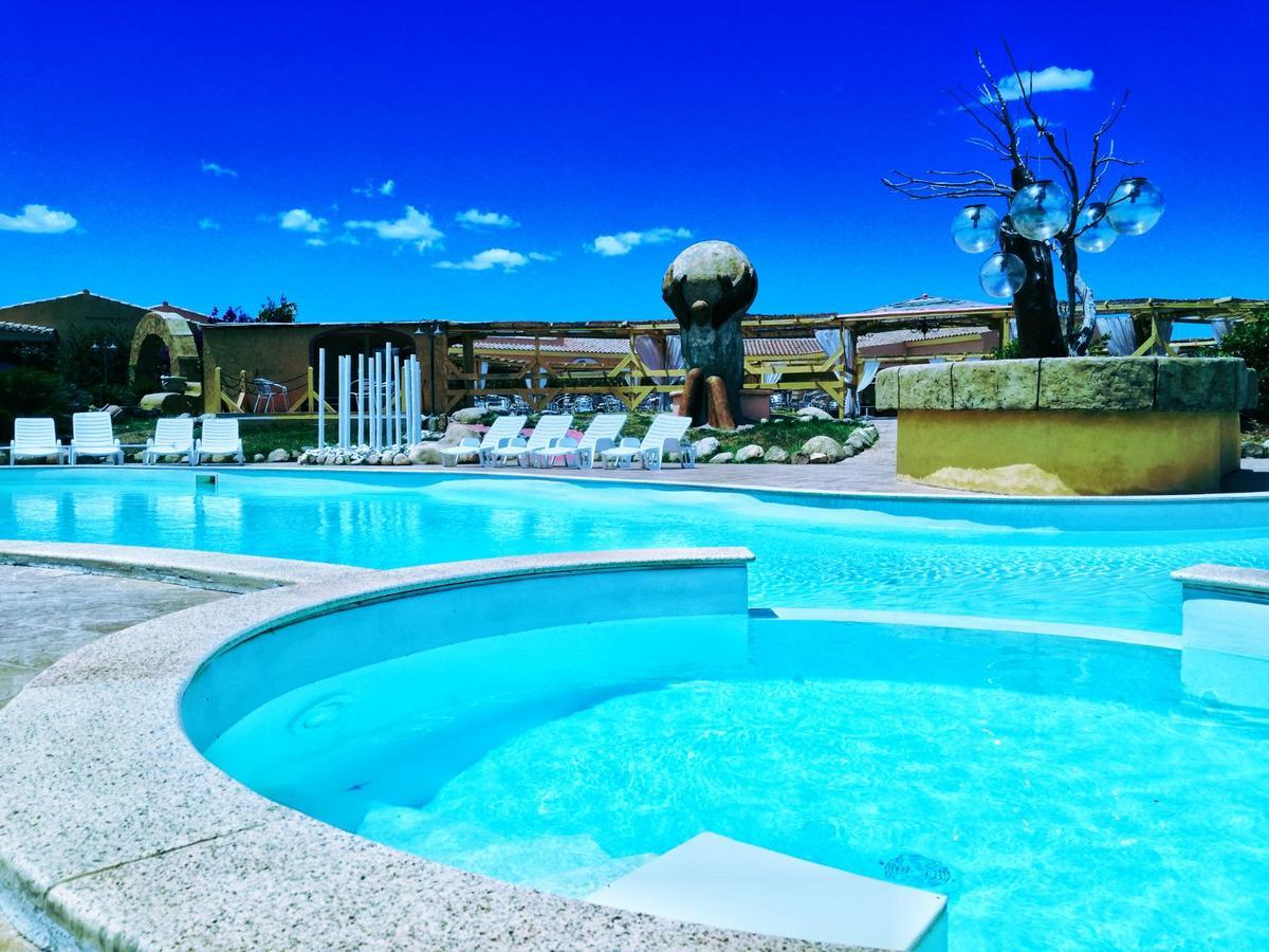 Hotel Minnia Budoni Exterior photo